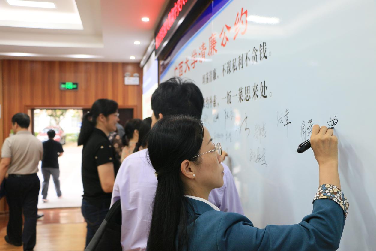 9A6FAC5A31C48B07D22AEE2C9BE6C63D